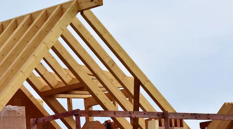 Toiture en construction grâce à des crédits d'impôt